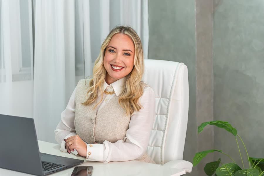 Kelly Vial em seu escritório